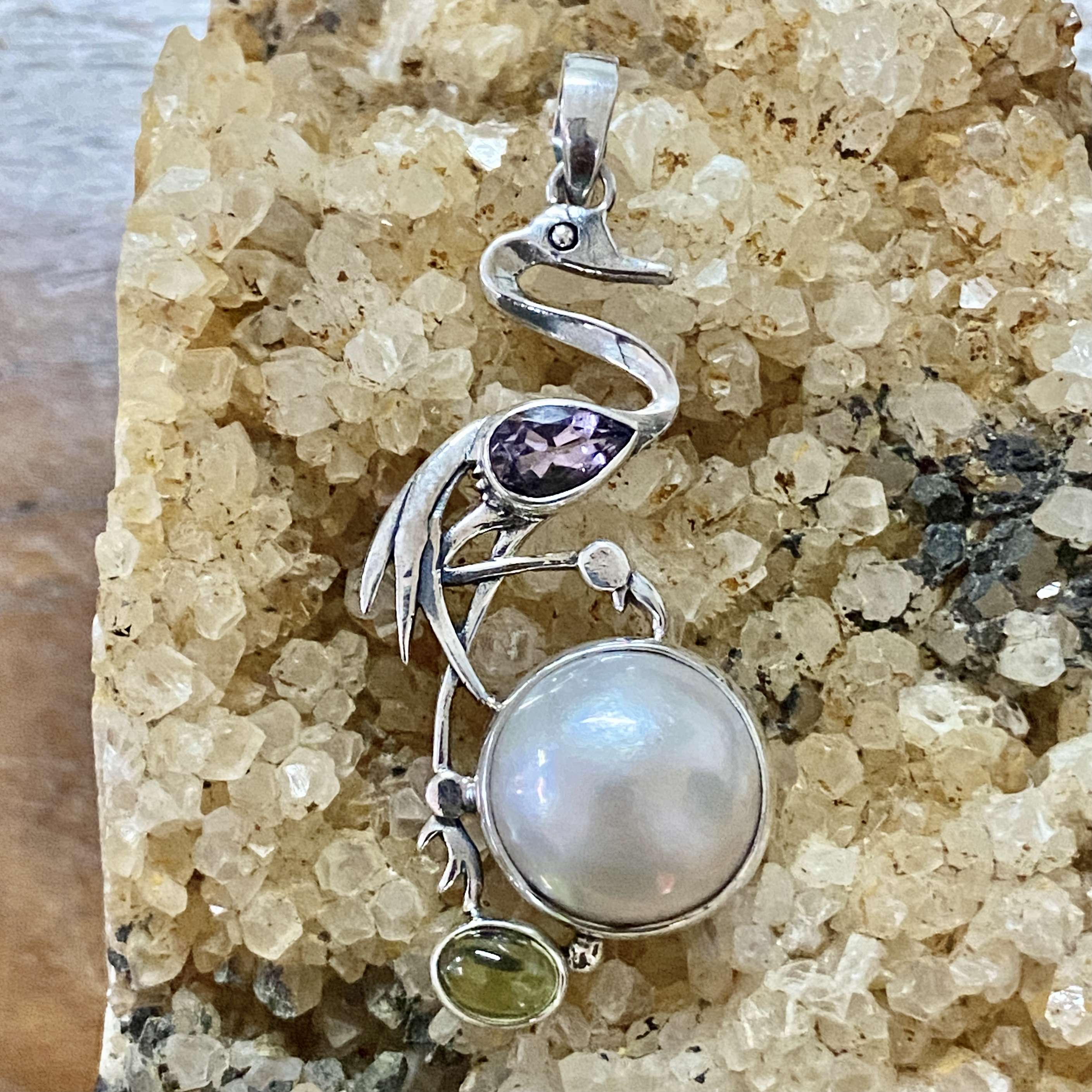 (HANDMADE 925 BALI SILVER PENDANT WITH MABE PEARL, AMETHYST, PERIDOT)